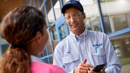 Ecolab Pest Service person speaking with customer