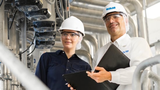 Ecolab expert with a client in a manufacturing plant